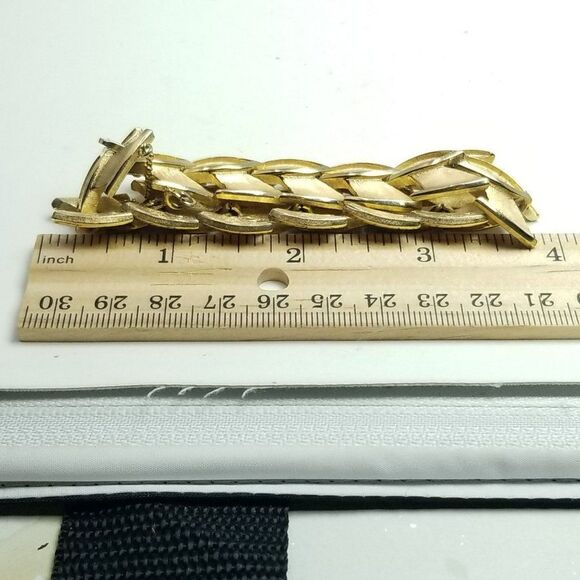 Vintage Crown Trifari Gold Tone Panel Chain Bangle Bracelet, Retro 60s 70s Style - Picture 5 of 6